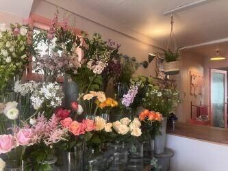 Gorgeous flower shop in Cambridgeshire, with loyal customer base and online presence Gorgeous flower shop in Cambridgeshire, with loyal customer base and online presence