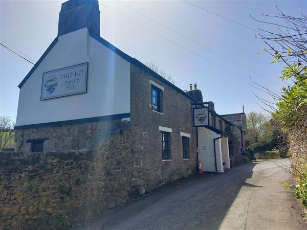14C South Devon Village Freehouse For Sale in Totnes 14C South Devon Village Freehouse For Sale in Totnes