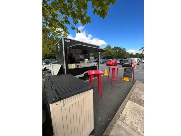Street Food Success – High-Footfall Burger Trailer Opportunity Street Food Success – High-Footfall Burger Trailer Opportunity