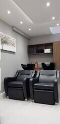 Hair and Nail salon in Reading, Berkshire