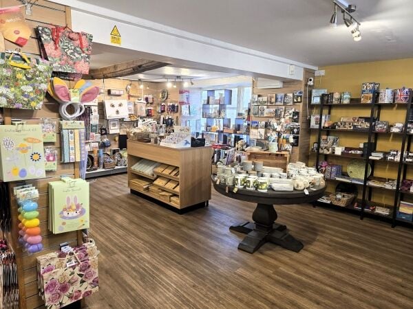MAINS POST OFFICE, STATIONERY, GREETING CARDS & GIFTS