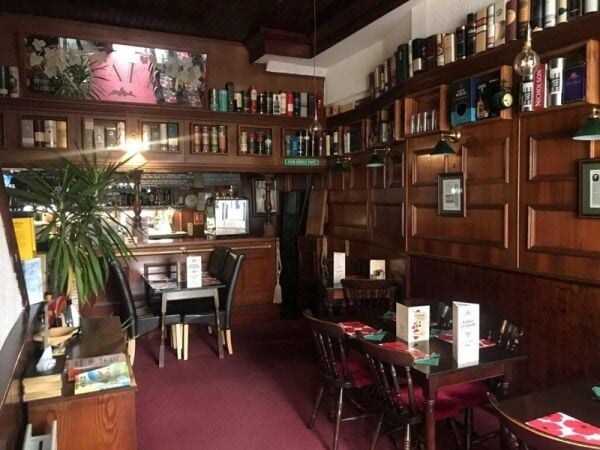 Historic Dover Gem – Restaurant, Bar & Boutique Rooms with Freehold!