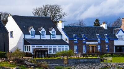Well-Established, Popular 17-Bedroom Historic Island Hotel