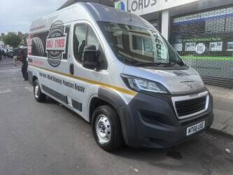 Mobile tyre fitting service Mobile tyre fitting service