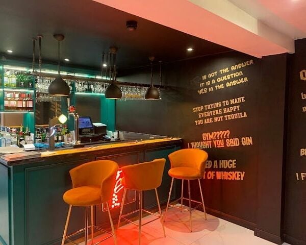 Impressive Licensed Indian Restaurant for Sale Impressive Licensed Indian Restaurant for Sale