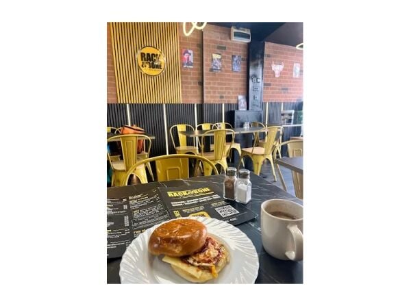 Feast Your Eyes β Trendy Smokehouse & Grill Sensation Feast Your Eyes β Trendy Smokehouse & Grill Sensation