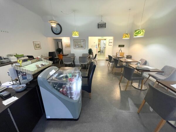 Busy Cafe - Prominent High Street Location - Leasehold Busy Cafe - Prominent High Street Location - Leasehold
