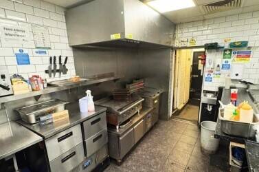 FAST FOOD TAKEAWAY FOR SALE IN ROMFORD, ESSEX – A5 LICENCE – REDUCED PRICE