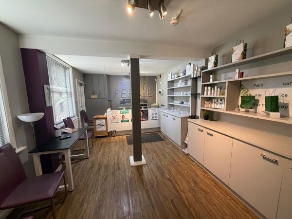 COMMERCIAL PREMISES TO LET IN THE HEART OF HITCHIN COMMERCIAL PREMISES TO LET IN THE HEART OF HITCHIN