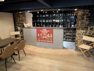 PEMBROKESHIRE - NEWLY RENOVATED 58 SEATER BAR & BISTRO FORMING PART OF HOTEL IN TOURIST DESTINATION PEMBROKESHIRE - NEWLY RENOVATED 58 SEATER BAR & BISTRO FORMING PART OF HOTEL IN TOURIST DESTINATION