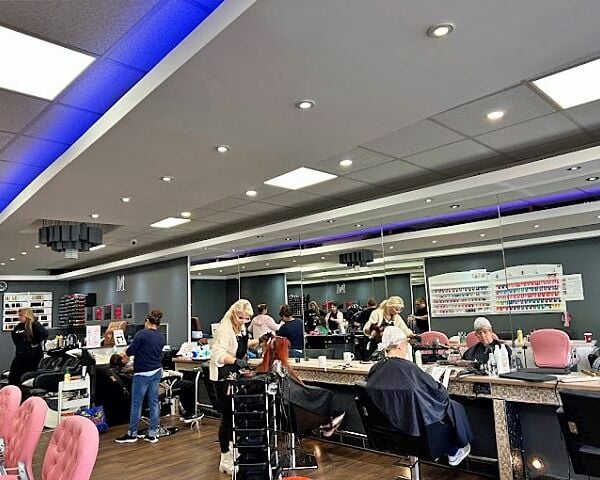 Unisex Hairdressing Salon Plus Beauty Salon for Sale Unisex Hairdressing Salon Plus Beauty Salon for Sale