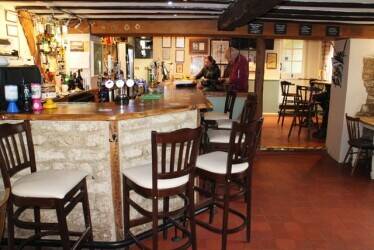 OXFORDSHIRE – VALE OF WHITE HORSE VILLAGE INN