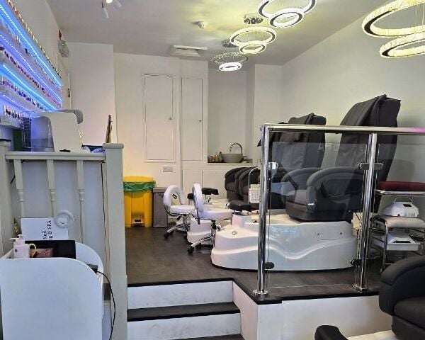 Prominent Beauty Salon for Sale Prominent Beauty Salon for Sale