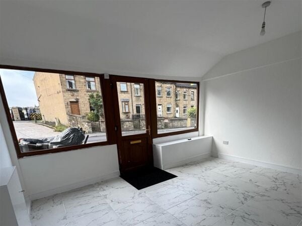 Vacant Unit For Sale in Liversedge