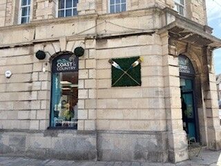 Established Coastal Clothing, Footwear & Accessories Retail Business Established Coastal Clothing, Footwear & Accessories Retail Business