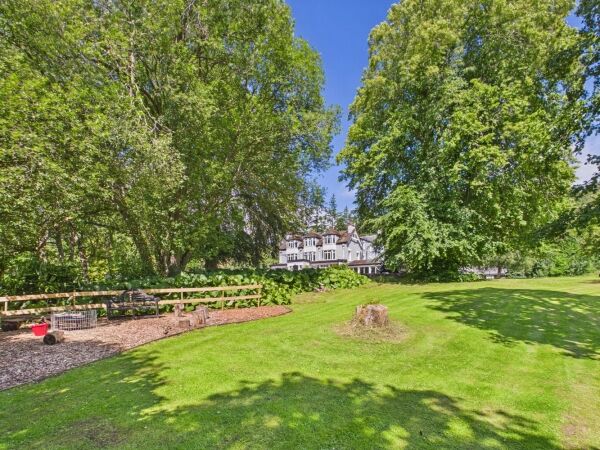 Grand Loch Ness estate with thriving exclusive-use hospitality business
