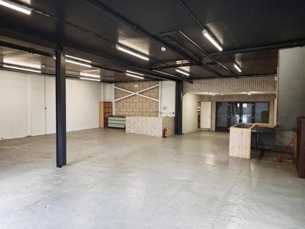 Vacant Unit For Sale in Huddersfield