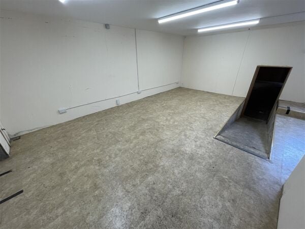 Town Centre Store/Workshop To Let For Sale in Newton Abbot Town Centre Store/Workshop To Let For Sale in Newton Abbot
