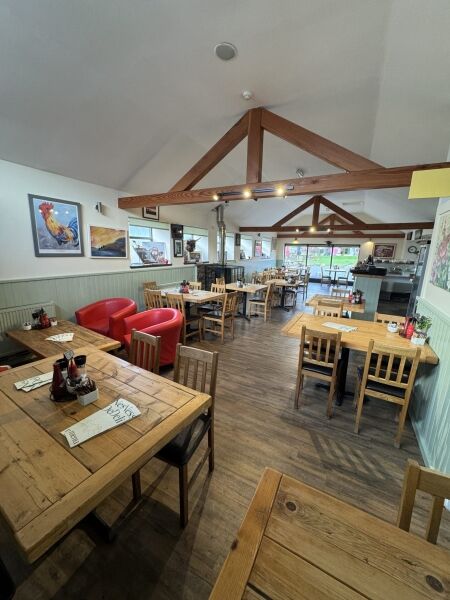 Freehold café/coffee shop in the heart of the Loch Ness tourist village