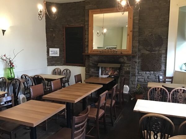 ATTRACTIVE COFFEE SHOP, BISTRO, CAFE in AFFLUENT MONMOUTHSHIRE TOWN ATTRACTIVE COFFEE SHOP, BISTRO, CAFE in AFFLUENT MONMOUTHSHIRE TOWN