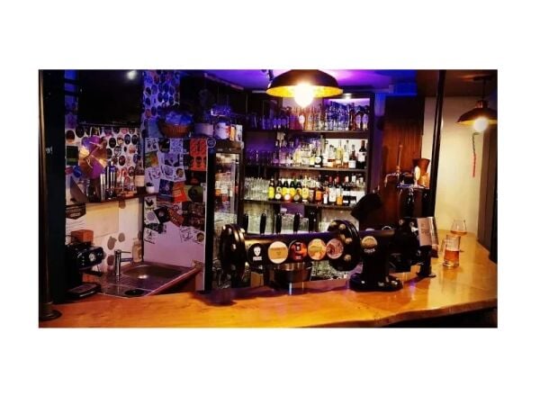 Raise a Glass to Success – Vibrant Craft Beer Bar & Social Venue Raise a Glass to Success – Vibrant Craft Beer Bar & Social Venue