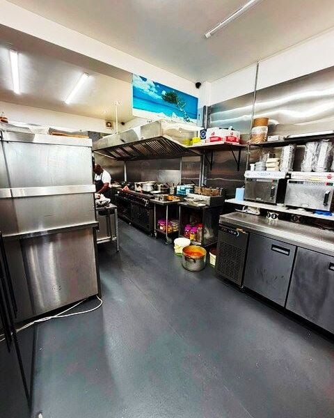 Indian Takeaway - Established 2026, Premier Extractor Installed Suitable For Chicken, Kebab And Pizza Takeaway for Sale