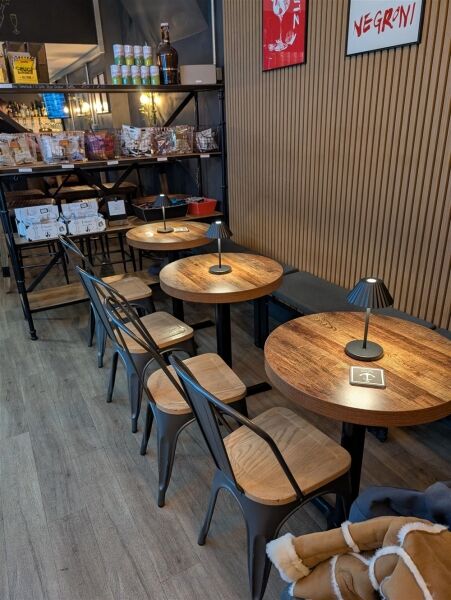 INDEPENDENT TAPROOM, WINE BAR, AND SHOP INDEPENDENT TAPROOM, WINE BAR, AND SHOP
