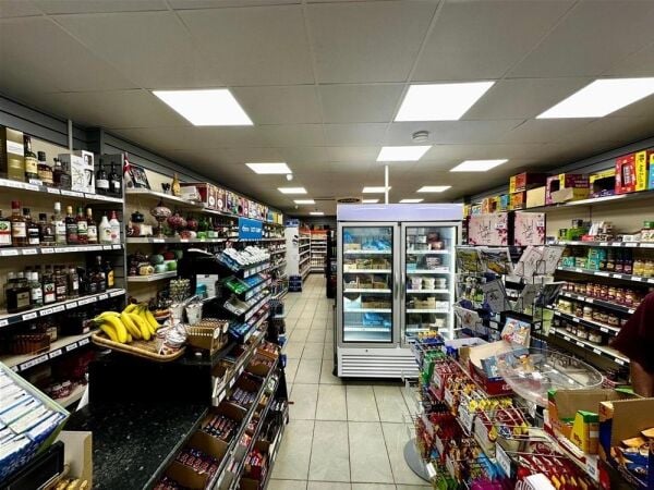 LEASEHOLD
CONVENIENCE STORES/LOTTERY & OFF LIC
