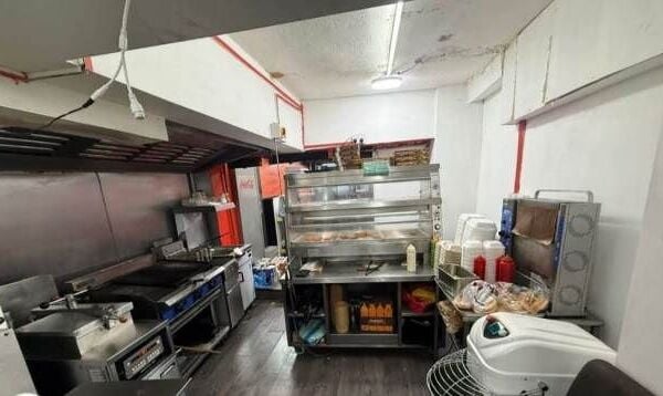 Fast Food Takeaway Specialising In Pizzas & Malayasian Street Food With 10 Covers for Sale Fast Food Takeaway Specialising In Pizzas & Malayasian Street Food With 10 Covers for Sale