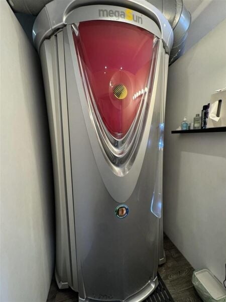 LEASEHOLD SUNBED TANNING SALON