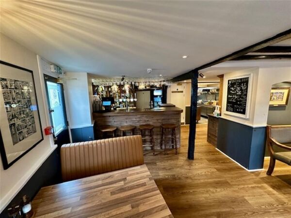 FREEHOLD GRADE II LISTED LIC. PUBLIC HOUSE & RESTAURANT