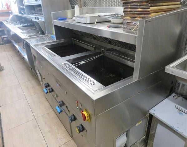 Spacious 60-cover licensed restaurant and takeaway, Hornchurch Spacious 60-cover licensed restaurant and takeaway, Hornchurch