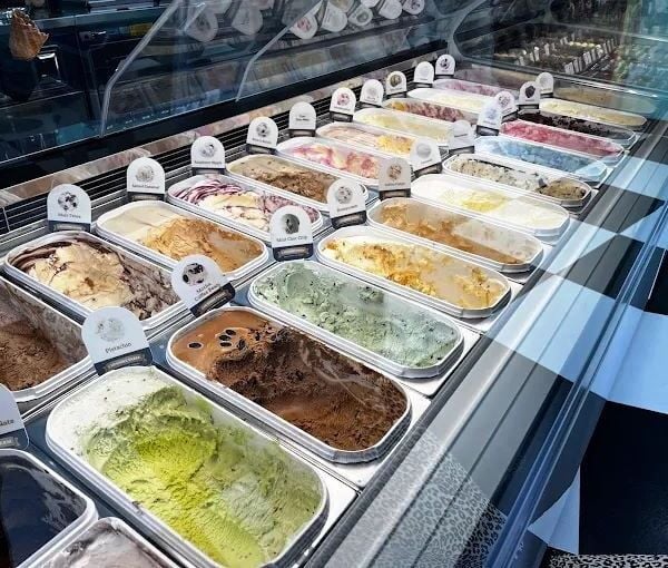 Ice Cream, Coffee & Dessert Bar for Sale Ice Cream, Coffee & Dessert Bar for Sale