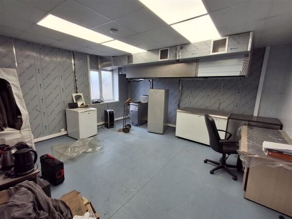 Vacant Unit For Sale in Huddersfield Vacant Unit For Sale in Huddersfield