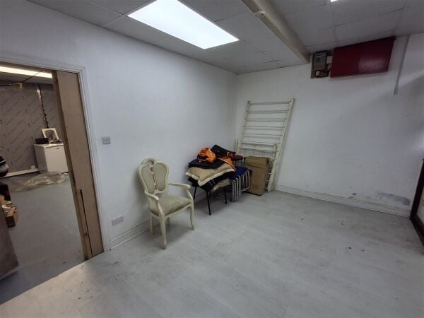 Vacant Unit For Sale in Huddersfield Vacant Unit For Sale in Huddersfield