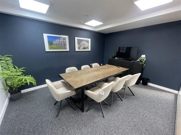 Modern Office Suite off the A38 To Let For Sale in Newton Abbot Modern Office Suite off the A38 To Let For Sale in Newton Abbot