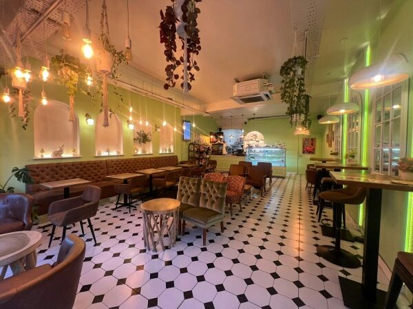 Spacious Well Equipped Town Centre Café/Bakery – Outside Seating Spacious Well Equipped Town Centre Café/Bakery – Outside Seating