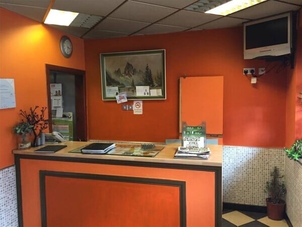 POPULAR INDIAN TAKEAWAY & DELIVERIES WITH ACCOMMODATION FOR SALE IN ELLESMERE PORT Photo 3