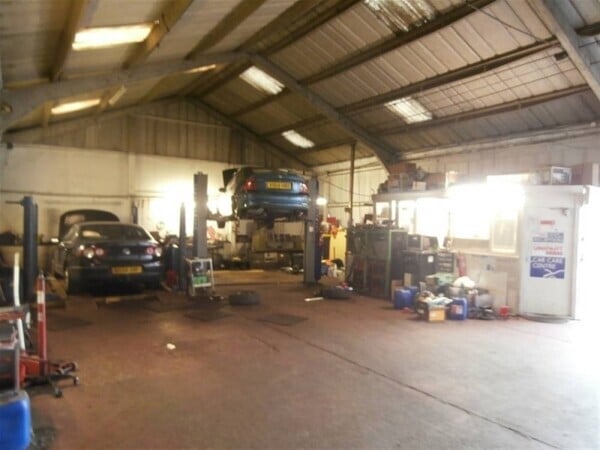 MOT/SERVICING/REPAIRS based HARTLEPOOL Photo 3