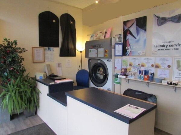 High Quality Dry Cleaners Photo 3