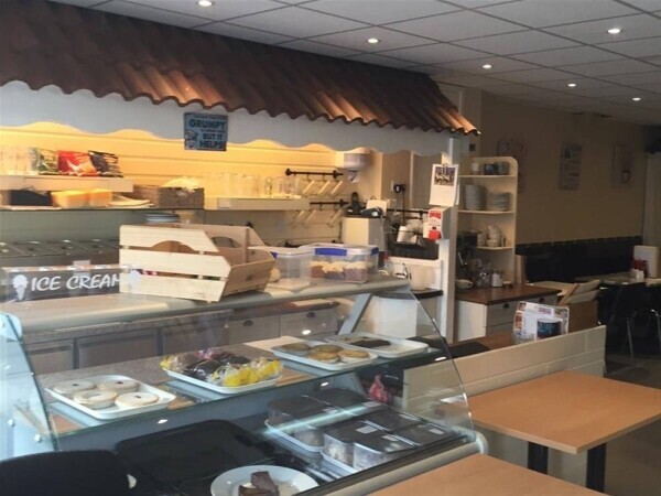 STYLISH TOWN CENTRE COFFEE SHOP FOR SALE IN STANFORD-LE-HOPE/ESSEX Photo 3