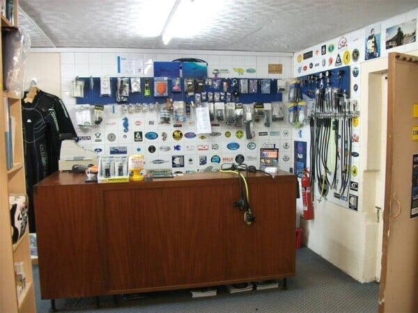 HIGHLY REGARDED DIVING & SNORKELLING SUPPLIES & TRAINING CENTRE FOR SALE IN SLOUGH Photo 3
