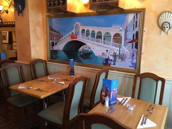 FULLY LICENSED ITALIAN RESTAURANT & PIZZERIA FOR SALE IN RINGWOOD TOWN CENTRE Photo 3