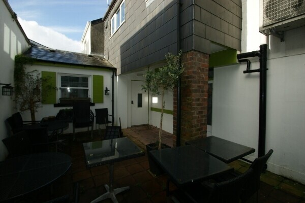 DEVON COASTAL TOWN CENTRE CAFE BISTRO WITH CONSERVATORY & COURTYARD Photo 3
