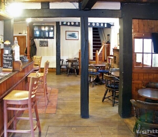 Grade II Listed Character Pub In Market Town Photo 3