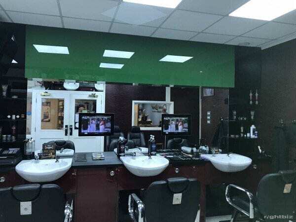 Fully Equipped Barber Shop (3 Chairs) in Sports Club Bushey. £600.00 per month rent all-inclusive. Photo 3