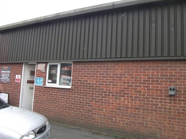 TYRE SALES/FITTING & REPAIRS CENTRE FOR SALE IN MELKSHAM/WILTS Photo 3