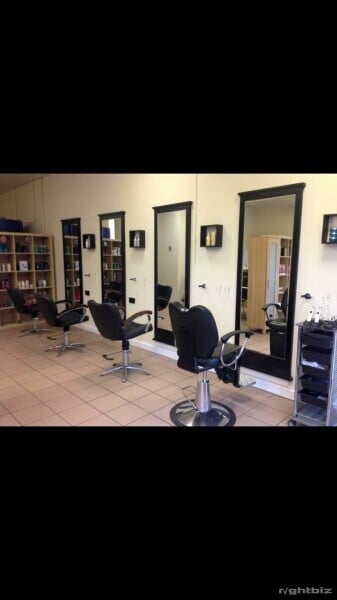 Unisex hairdressing, Barber, beauty, nails, tanning, prime location, well established, turn-key bus. Photo 3