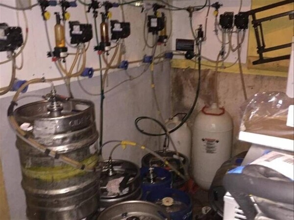 WATERFRONT FREEHOLD PUBLIC HOUSE FOR SALE IN PLYMOUTH Photo 3