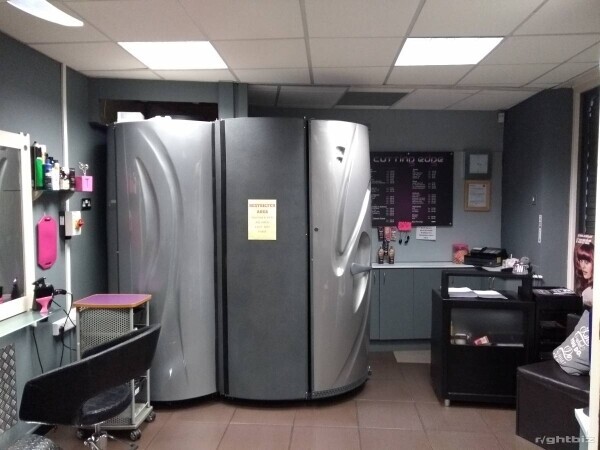 ATTRACTIVELY PRESENTED HAIR SALON – Nailsea Photo 3